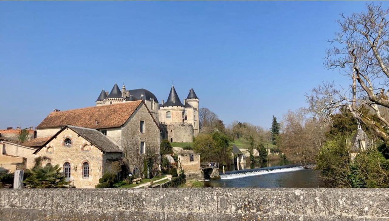 Vila Les Roches Vanzay Exteriér fotografie