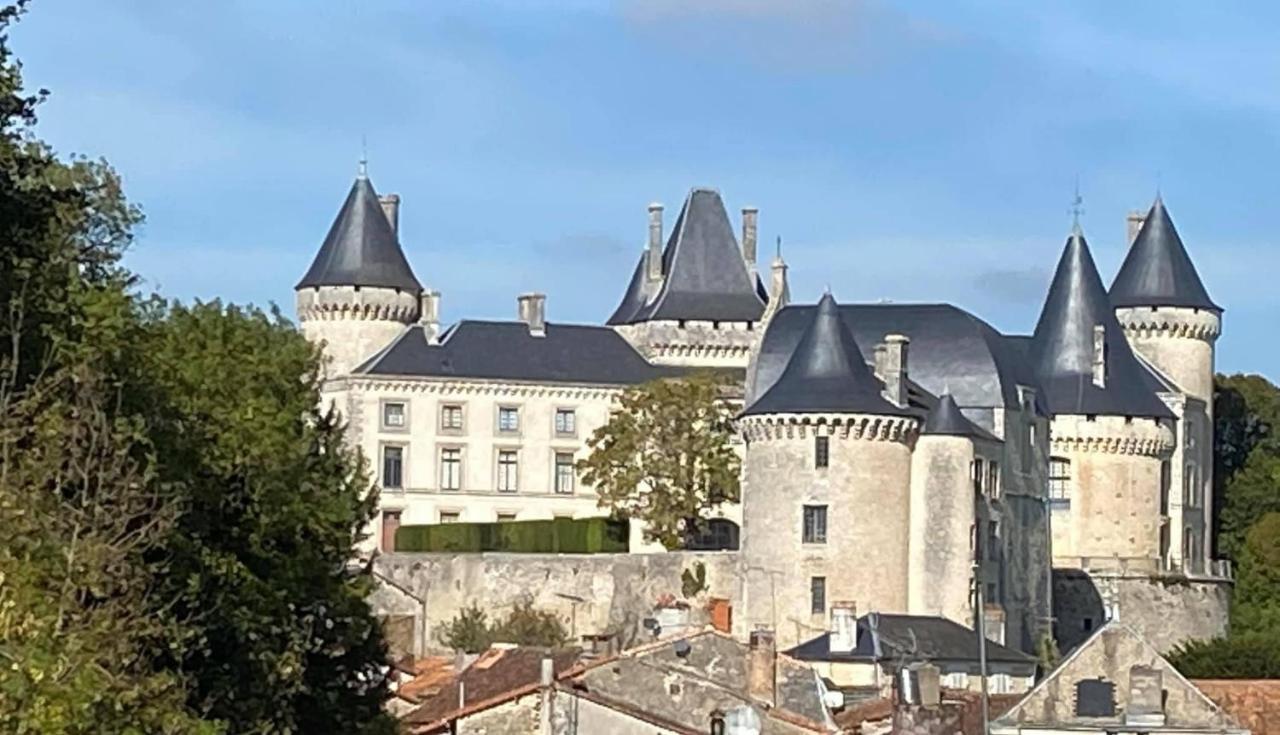 Vila Les Roches Vanzay Exteriér fotografie