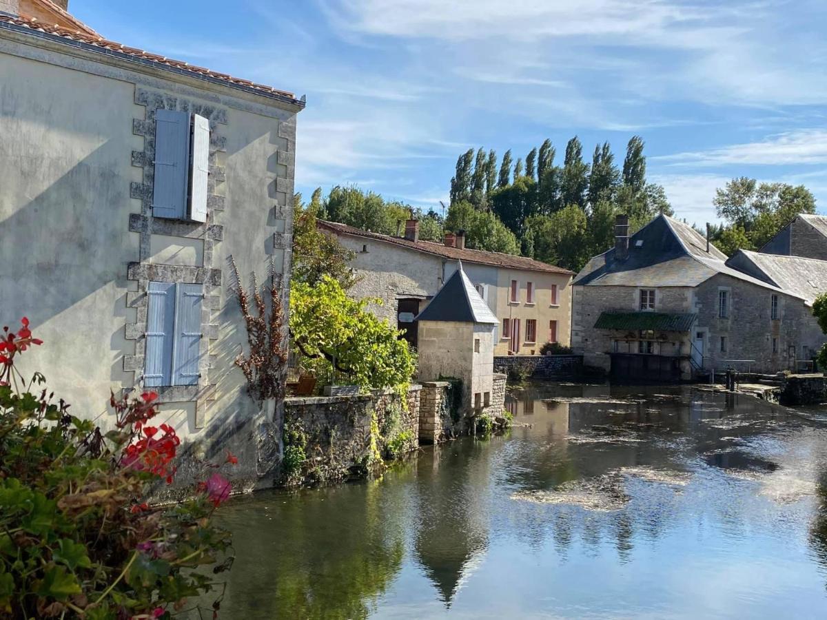 Vila Les Roches Vanzay Exteriér fotografie